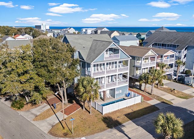 The Missing Peace: Private Pool & Block to Beach