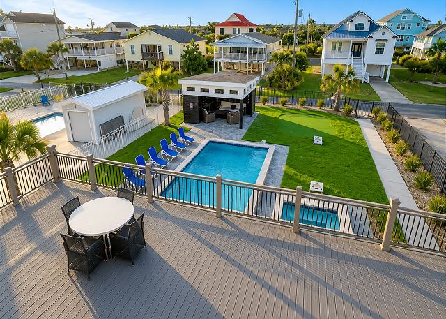 Seaward: Pool, Putting Green & Across from the Beach