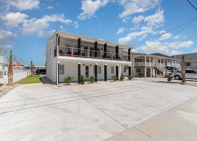 Seaward: Spacious Beachside Retreat w/ Pool & Putting Green!