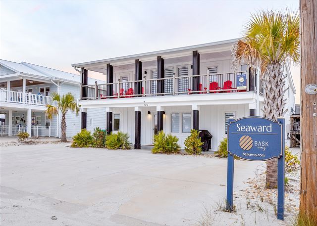 Seaward: Beachside Retreat, Pool & Putting Green