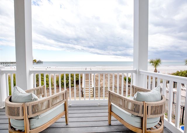 Serenity Hideaway: Oceanfront w/ Pool & Stunning Views