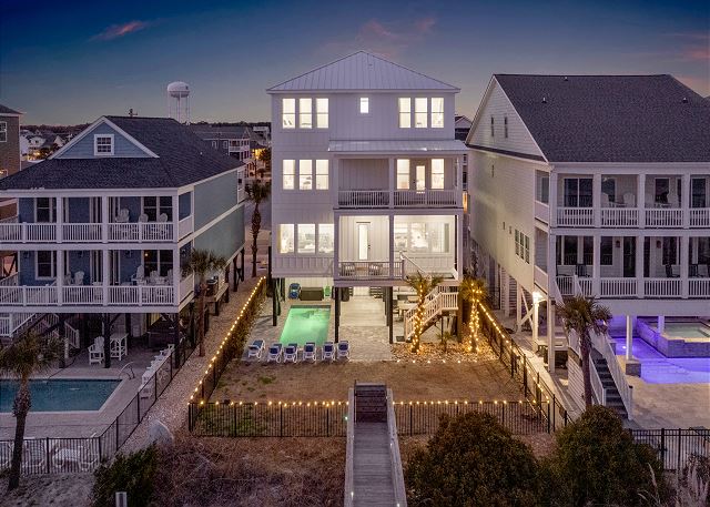 Serenity Hideaway: Oceanfront w/ Pool & Stunning Views