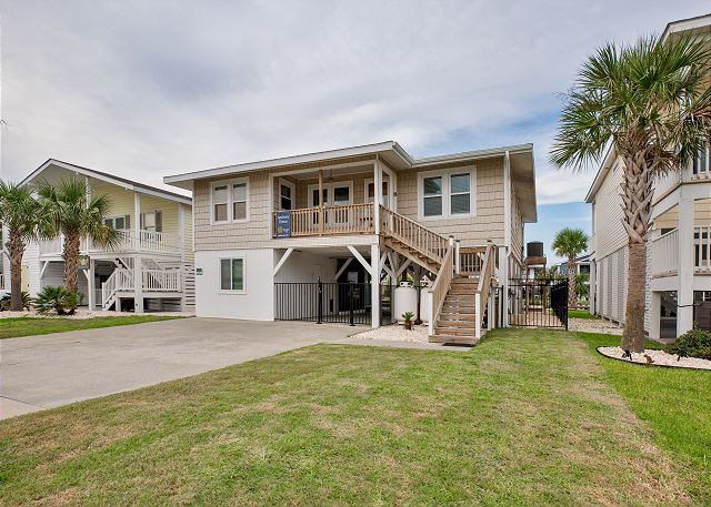 Anchors Down: Channel Views w/Pool