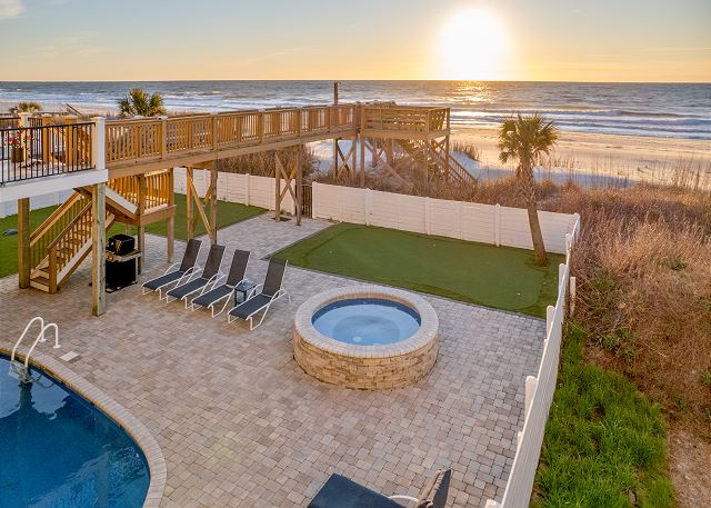 Ocean Breeze: Oceanfront Pool & Hot Tub