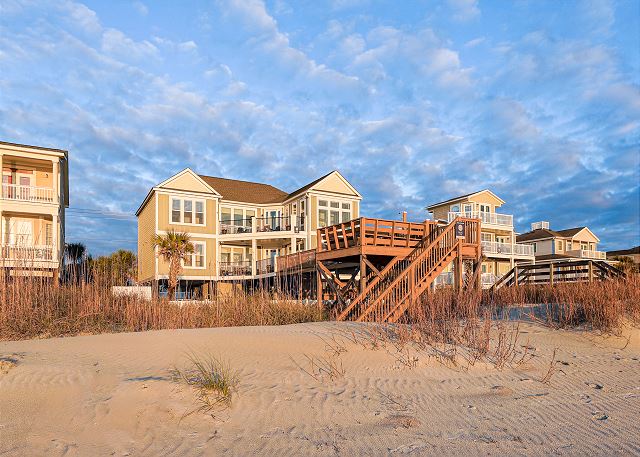 Ocean Breeze: Oceanfront Pool & Hot Tub