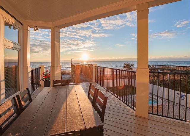 Ocean Breeze: Oceanfront Pool & Hot Tub