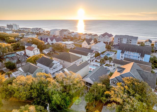 Palmetto Breeze Coastal Retreat w Private Pool 
