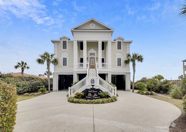 Black Magic: Beach Retreat, Pool & Great Location