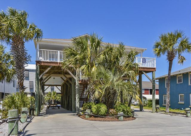 Crenson Beach: Steps from the Beach & Pool