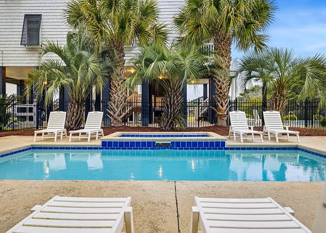 Crenson Beach: Steps from the Beach & Pool