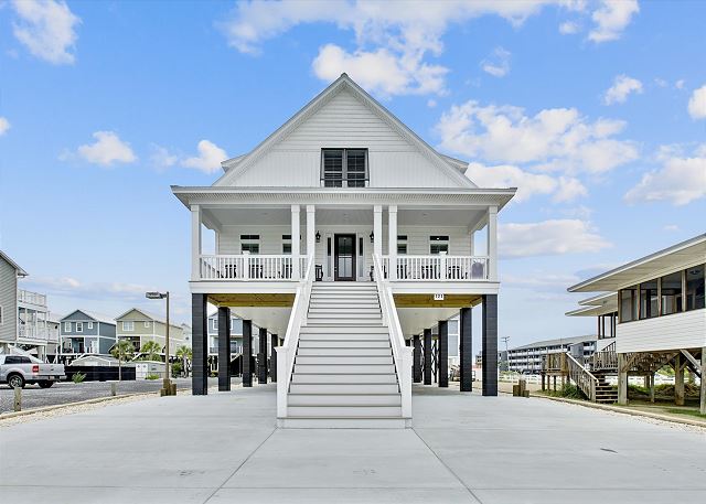 Marlie's Retreat: Coastal Beach Escape & Pool