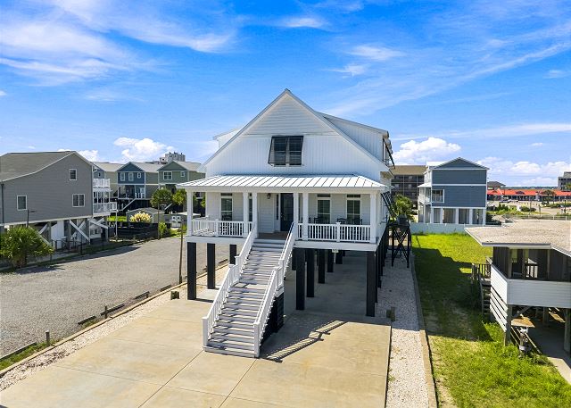 Marlie's Retreat: Coastal Beach Escape & Pool