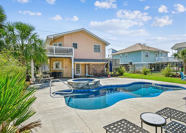Good Ol' Days: Private Pool, Hot Tub & Steps to the Beach