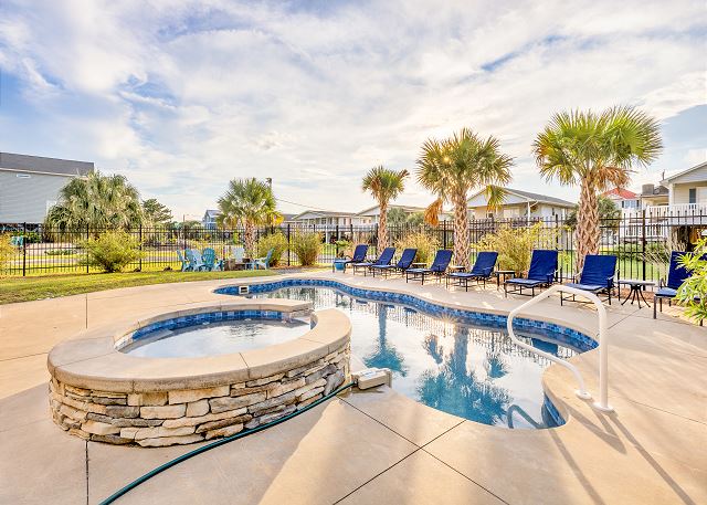 Good Ol' Days: Private Pool, Hot Tub & Steps to the Beach