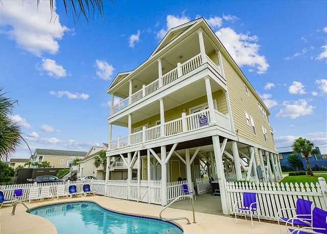 Royal Paradise: Steps to Beach & Private Pool