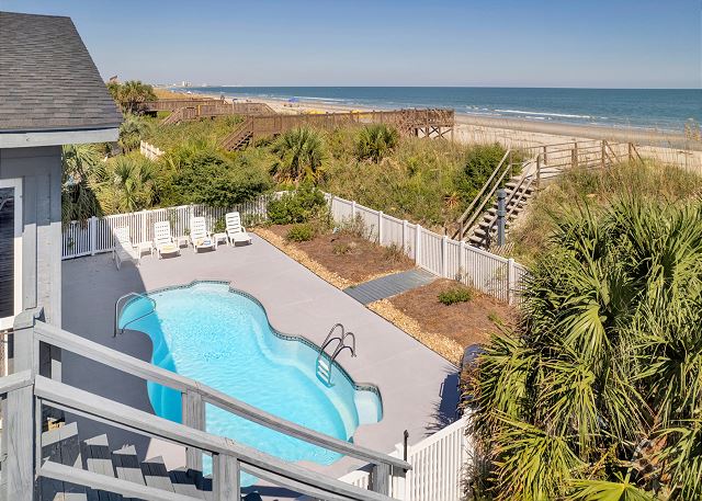 Shore to Please: Oceanfront, Pool, Classic Beach Charm 