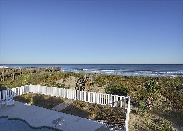 Shore to Please: Oceanfront, Pool, Classic Beach Charm 