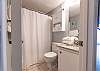 IWE505_guestbath1