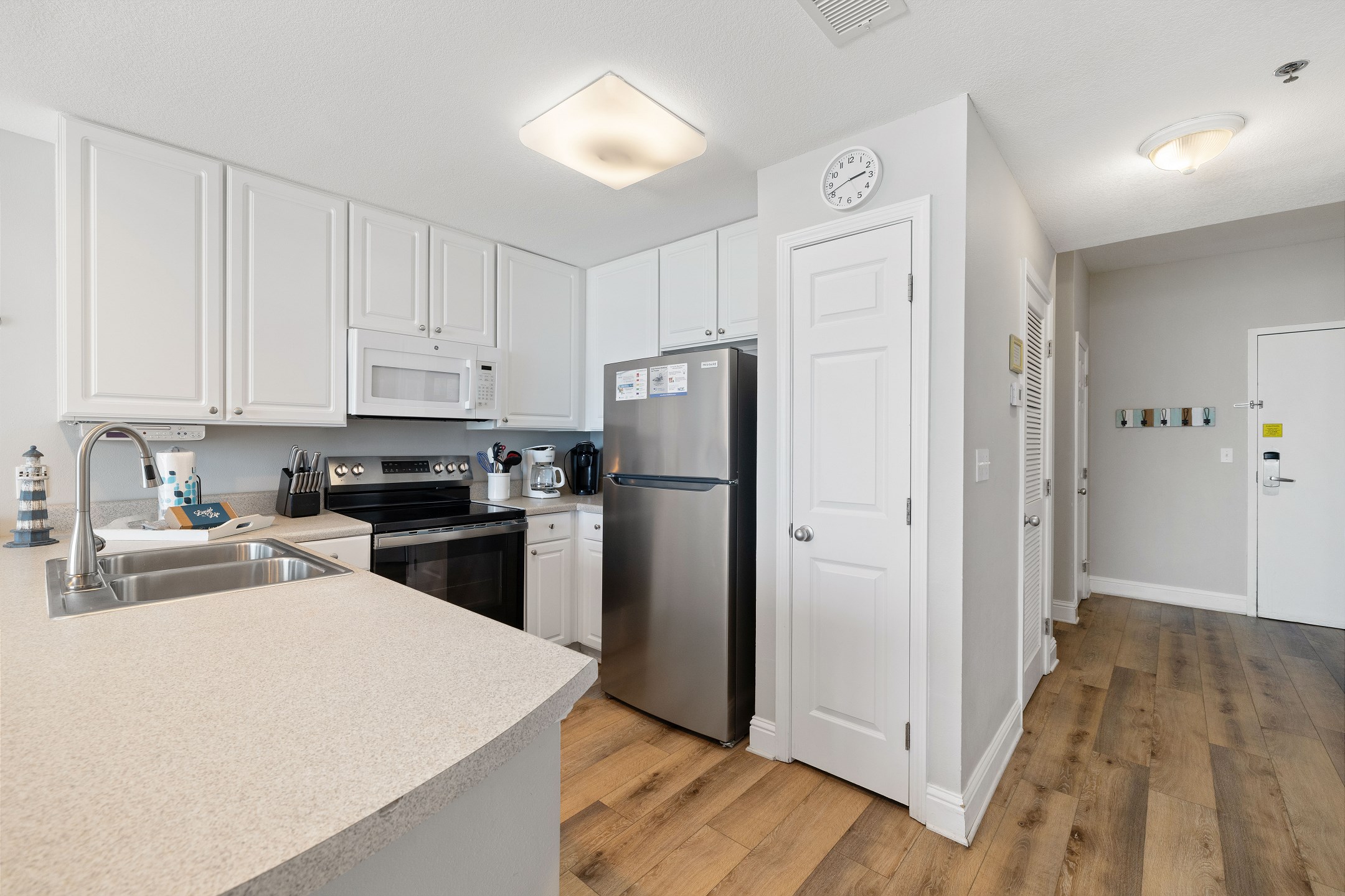 Lighthouse 609 | Photo 3