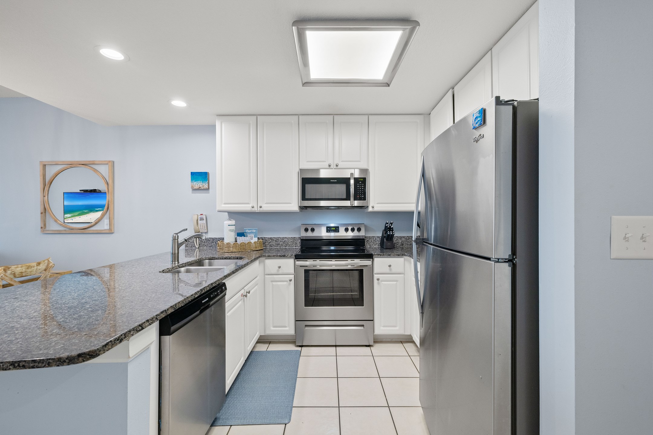 Lighthouse 713 | Photo 2
