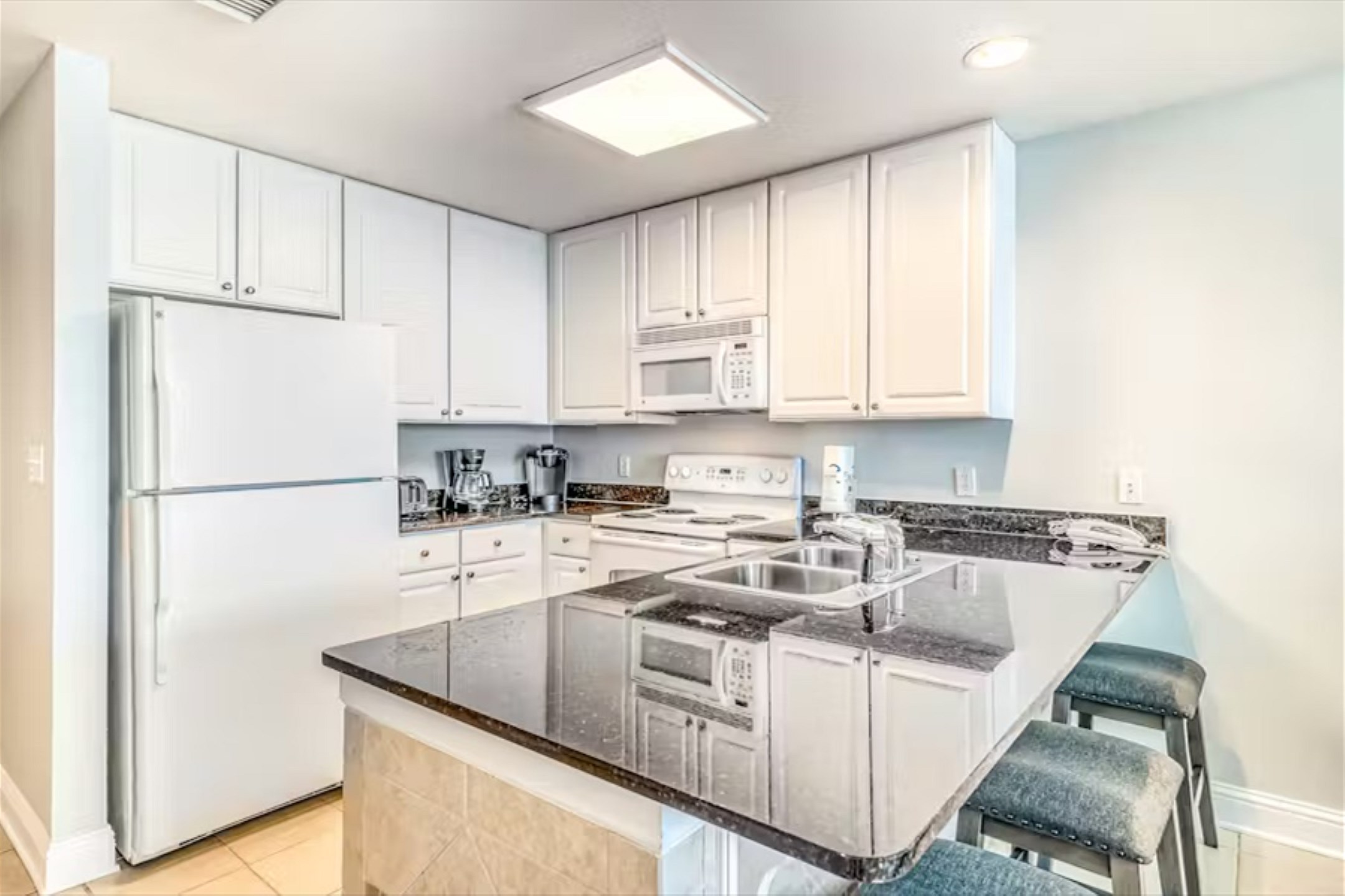 Lighthouse 1006 | Photo 3