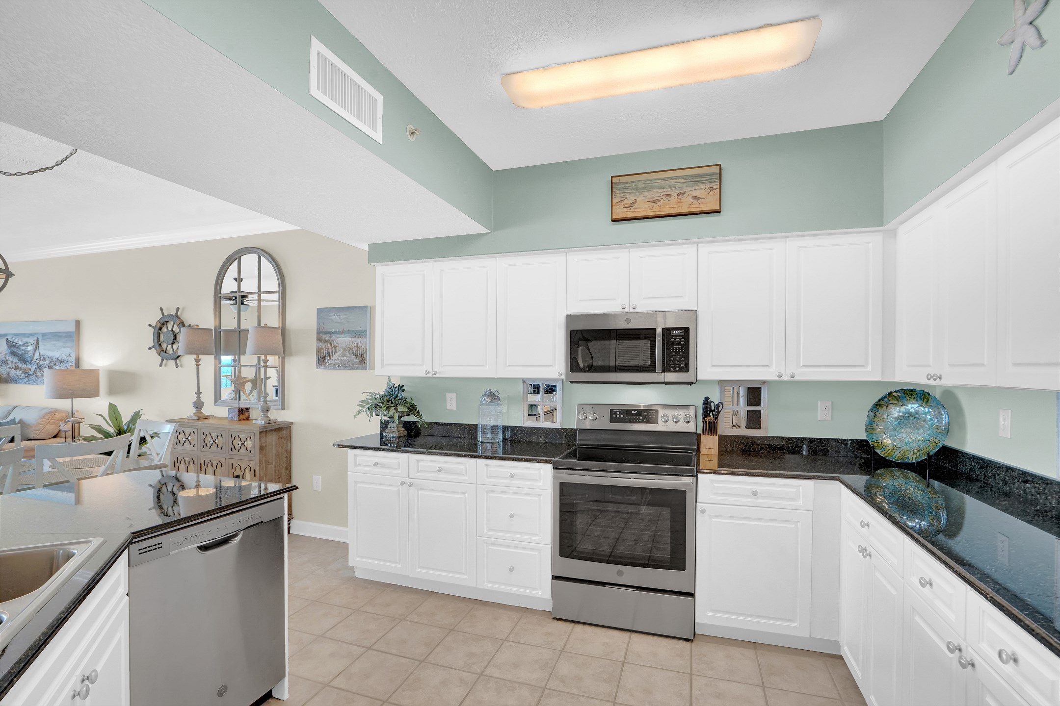 Admiral's Quarters 1506 | Photo 3