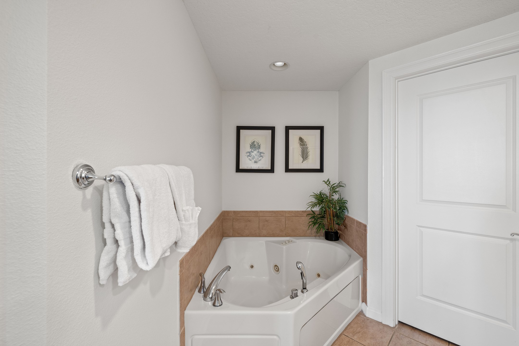 The Colonnades 903 6