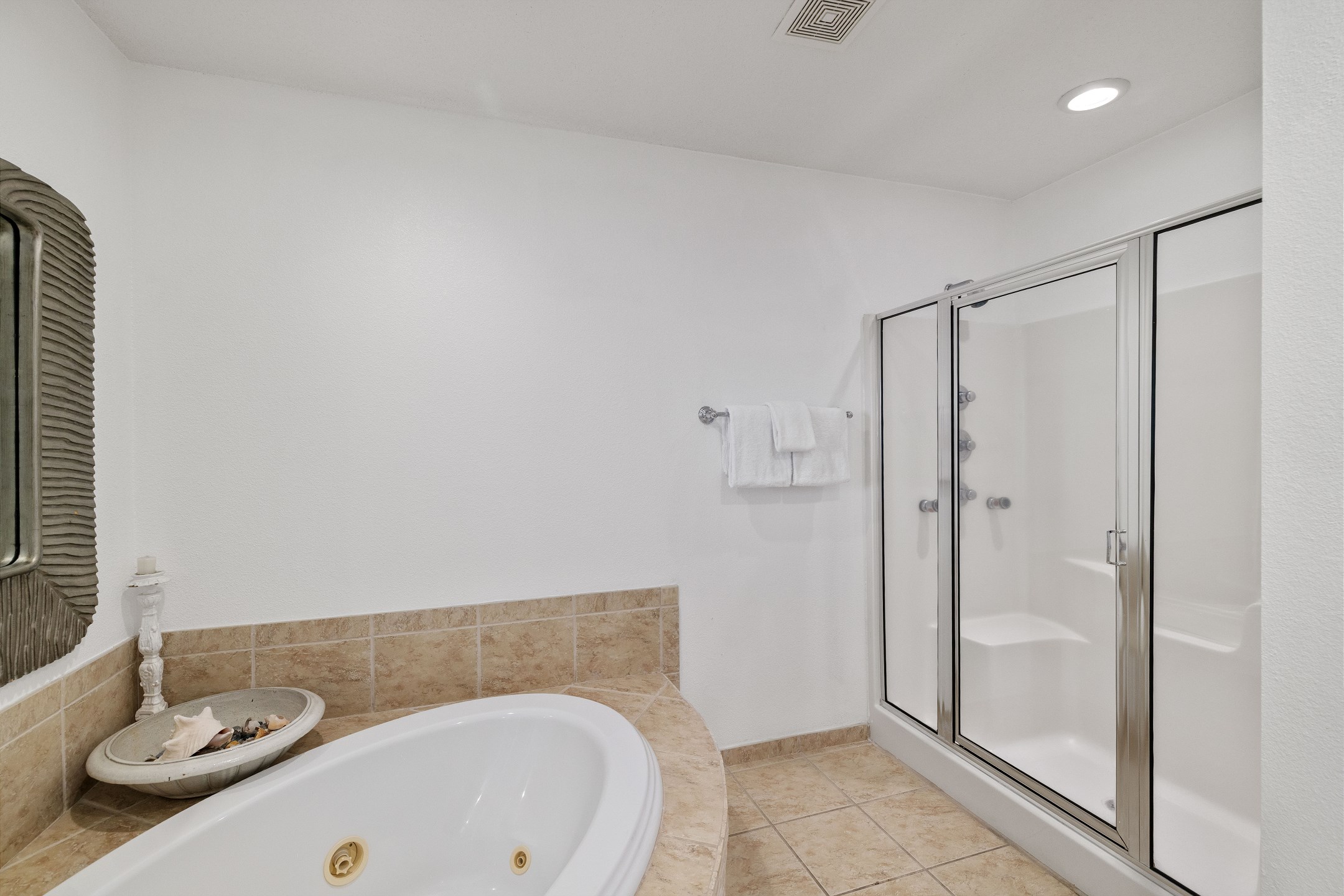 The Colonnades 2102 6