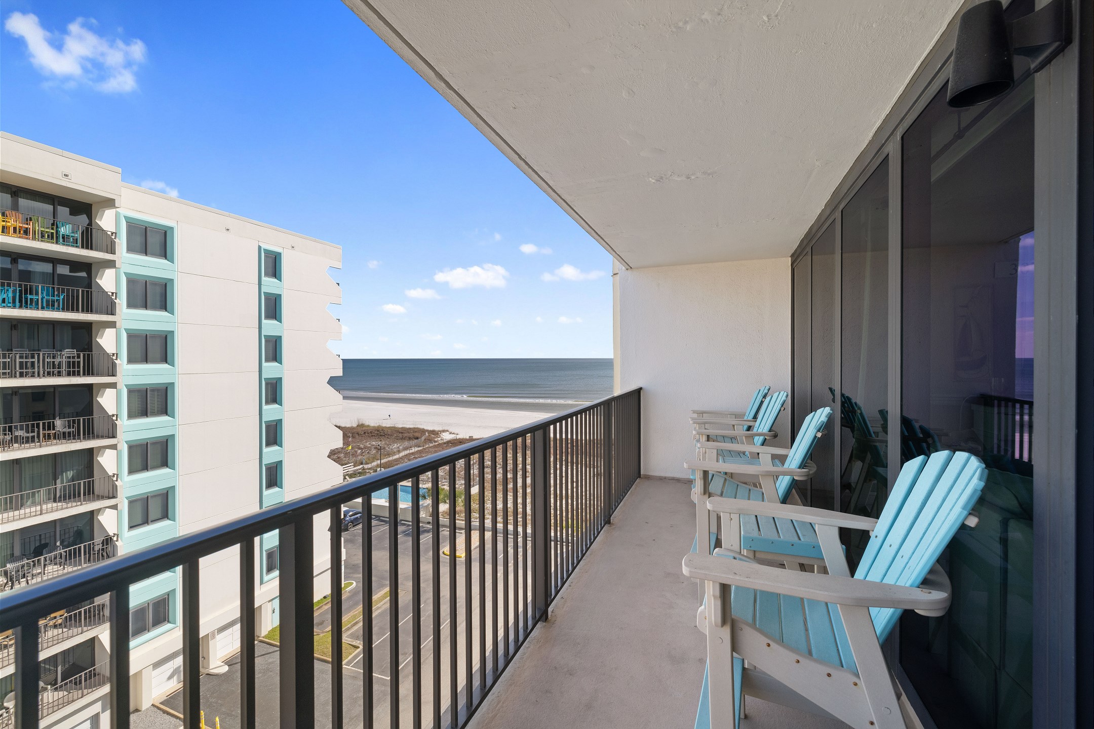 Island Winds West 670 2