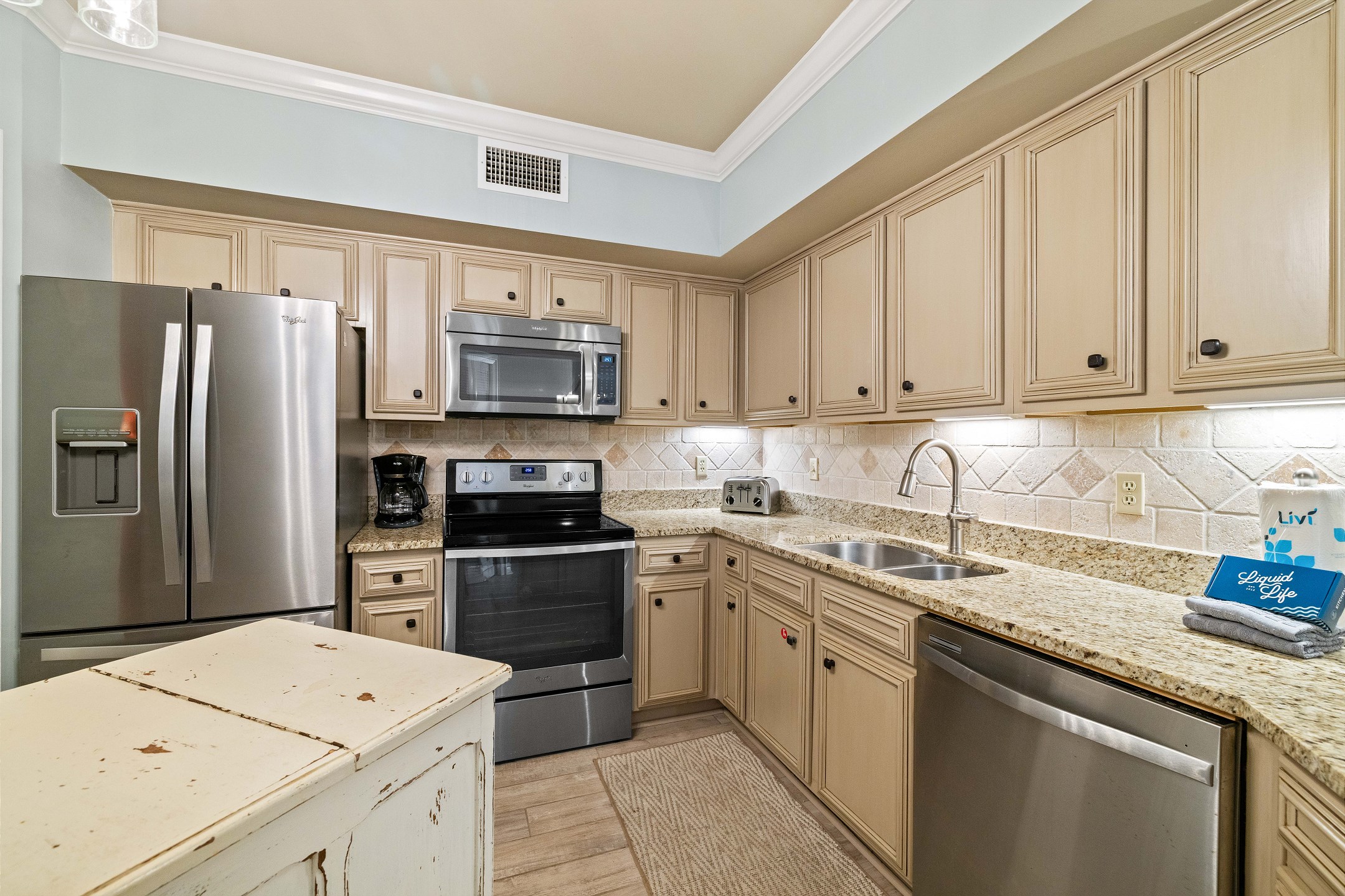 White Caps 402 | Photo 3