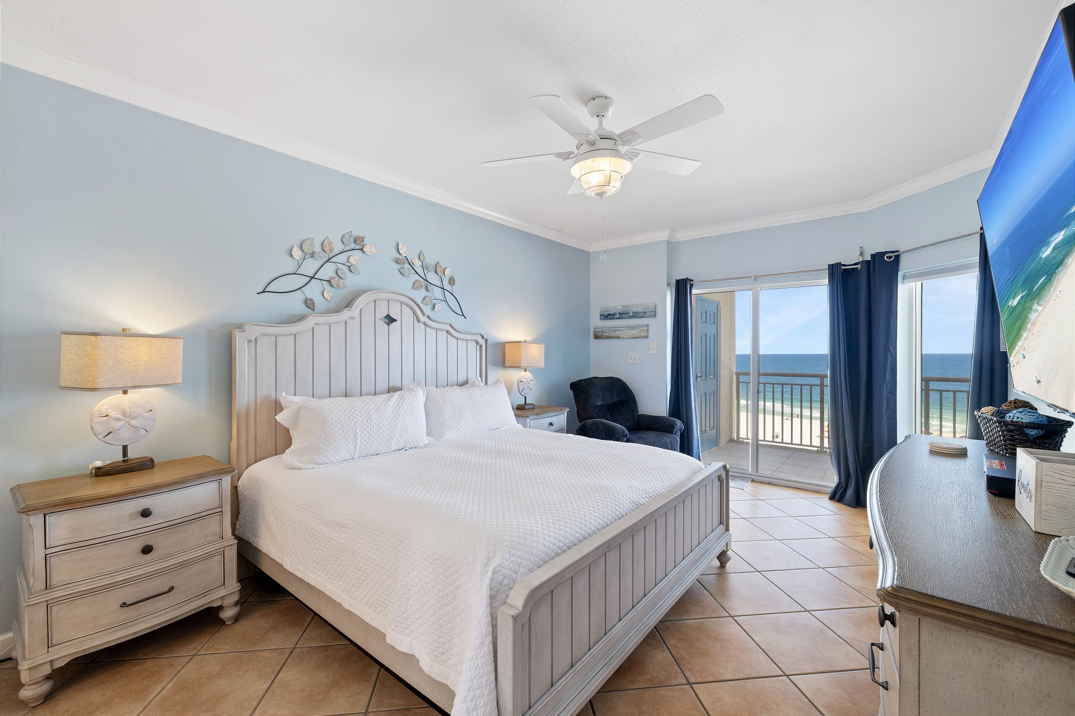 Admiral's Quarters 607 4