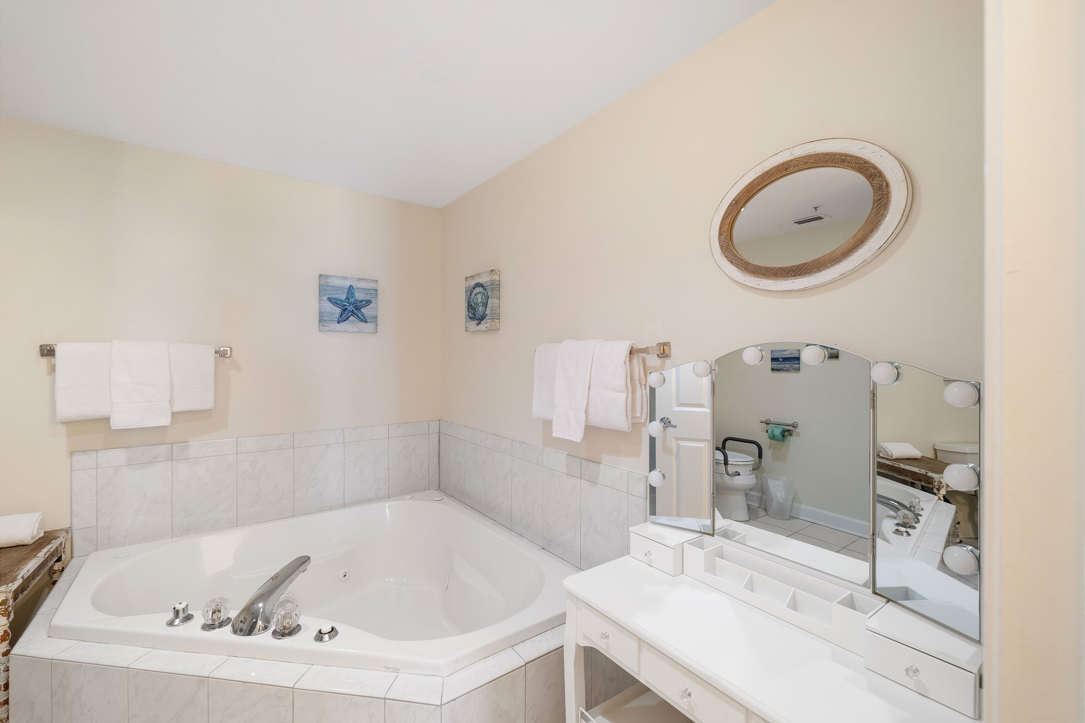 Admiral's Quarters 607 5