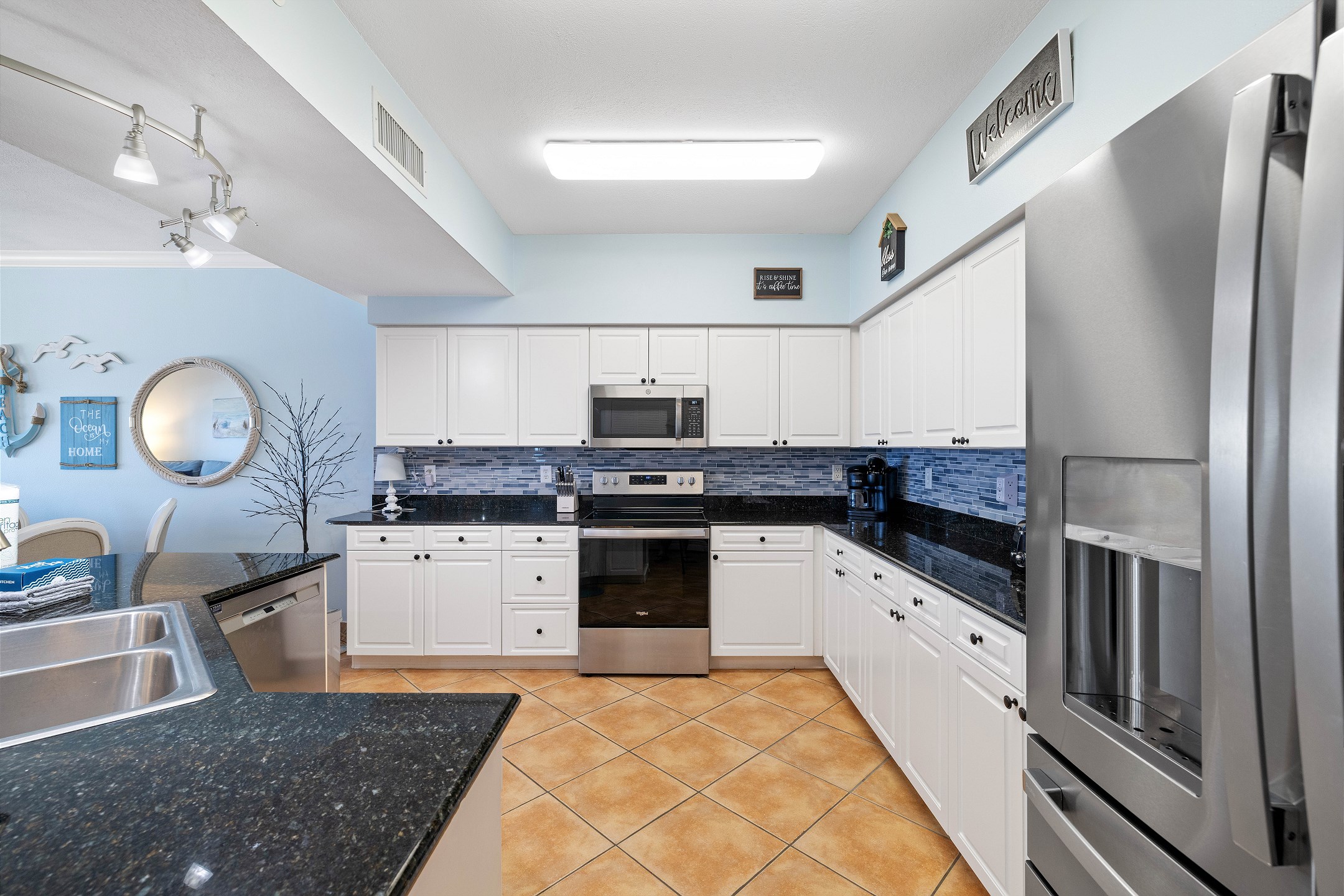 Admiral's Quarters 607 3