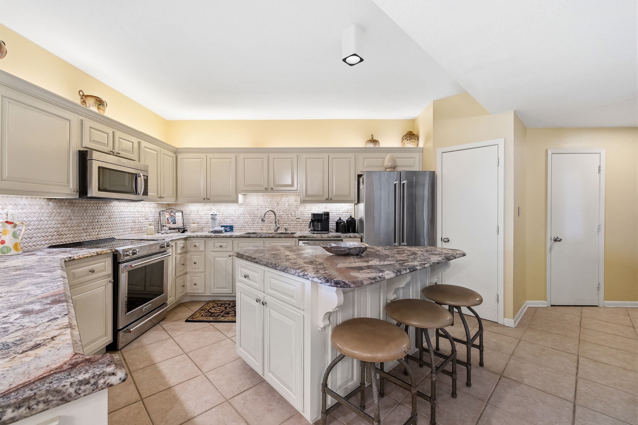 Romar House 304A | Photo 3