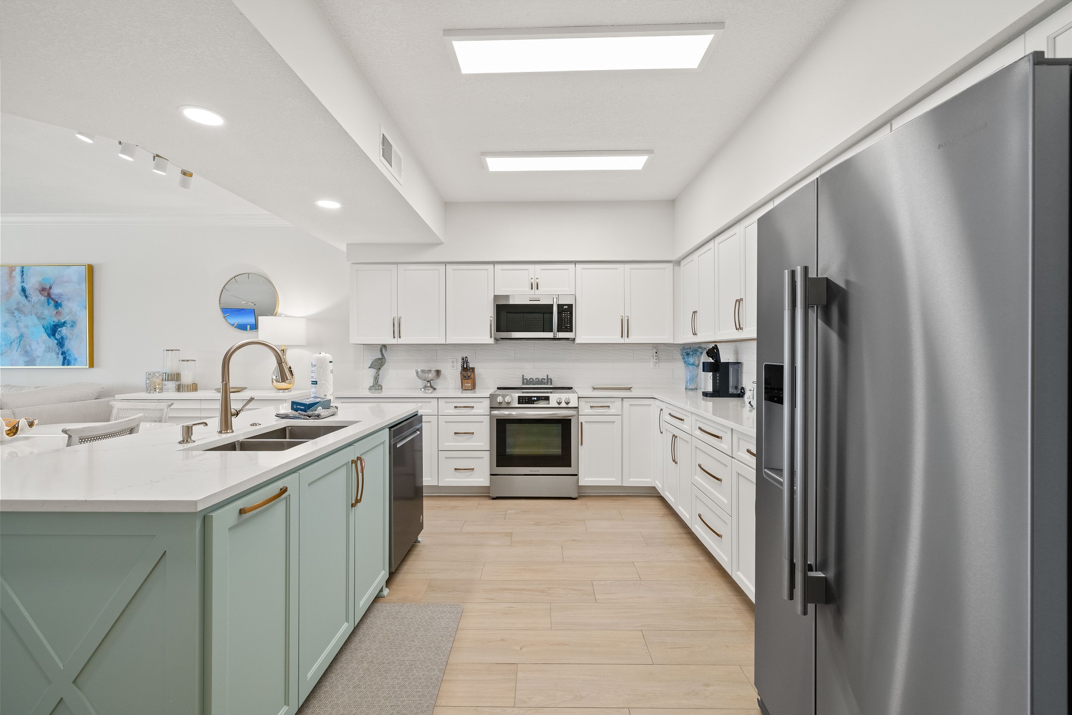 Admiral's Quarters 906 | Photo 3