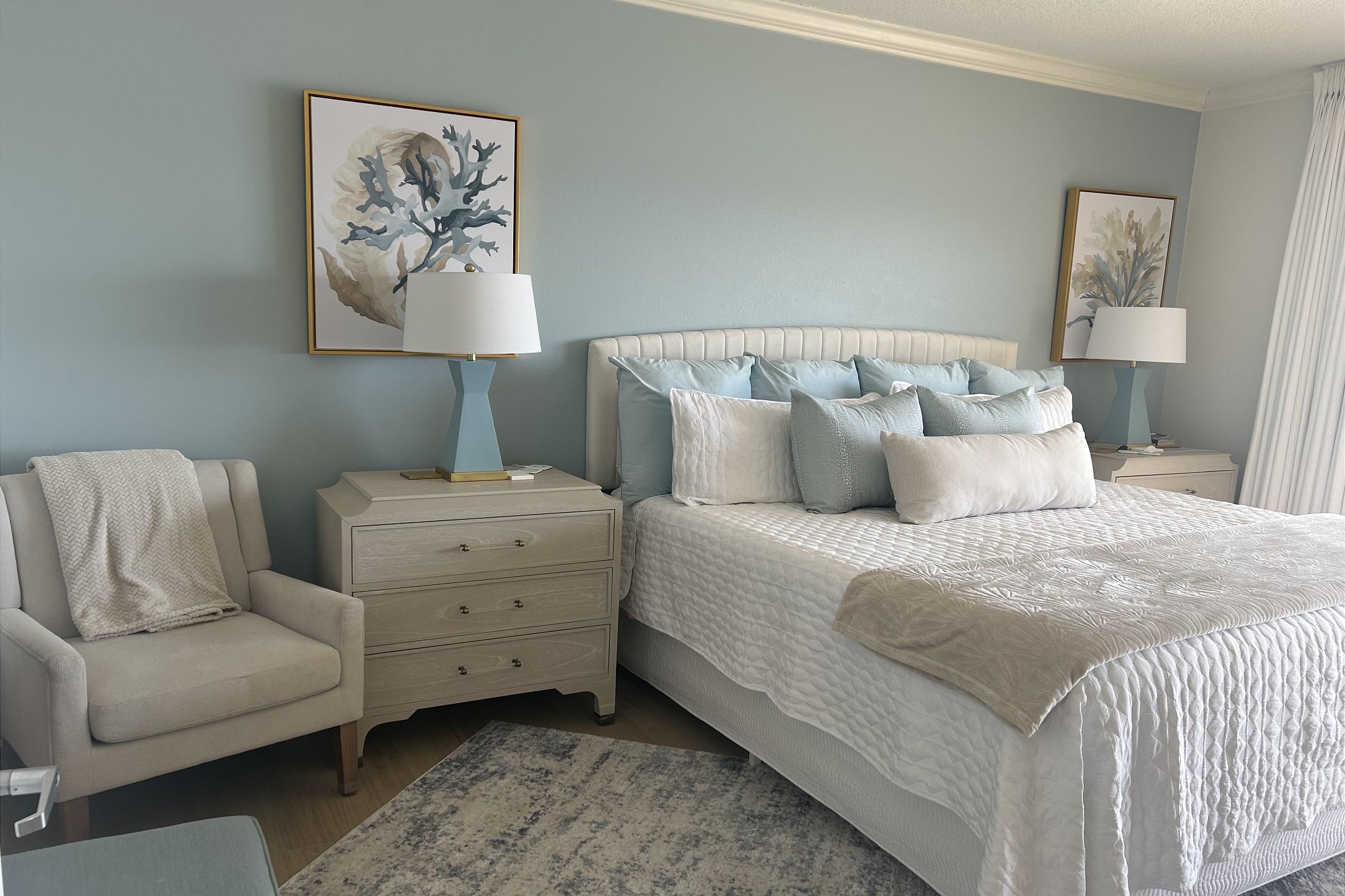 Admiral's Quarters 906 | Photo 2