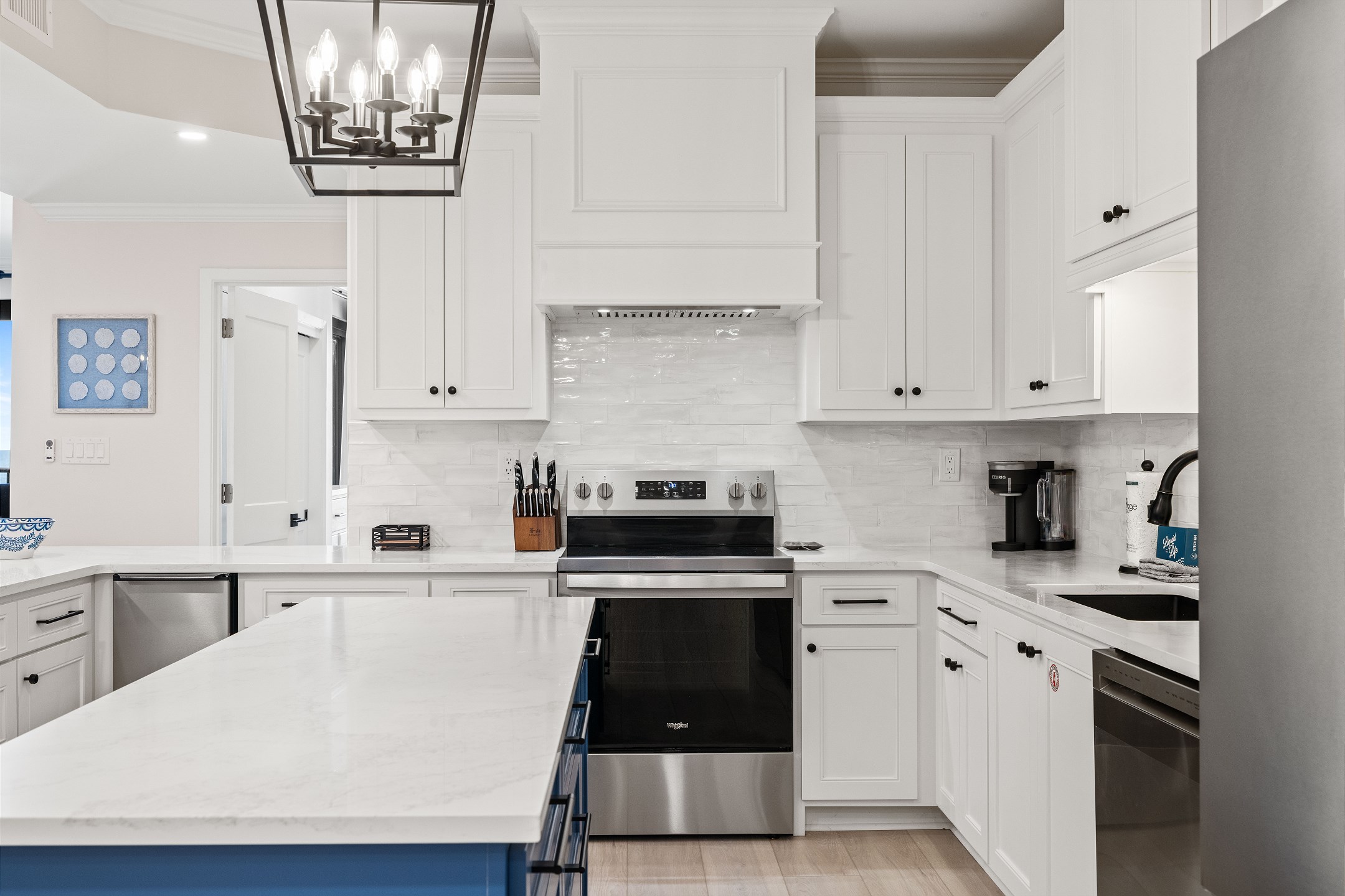 Romar House 404B | Photo 3