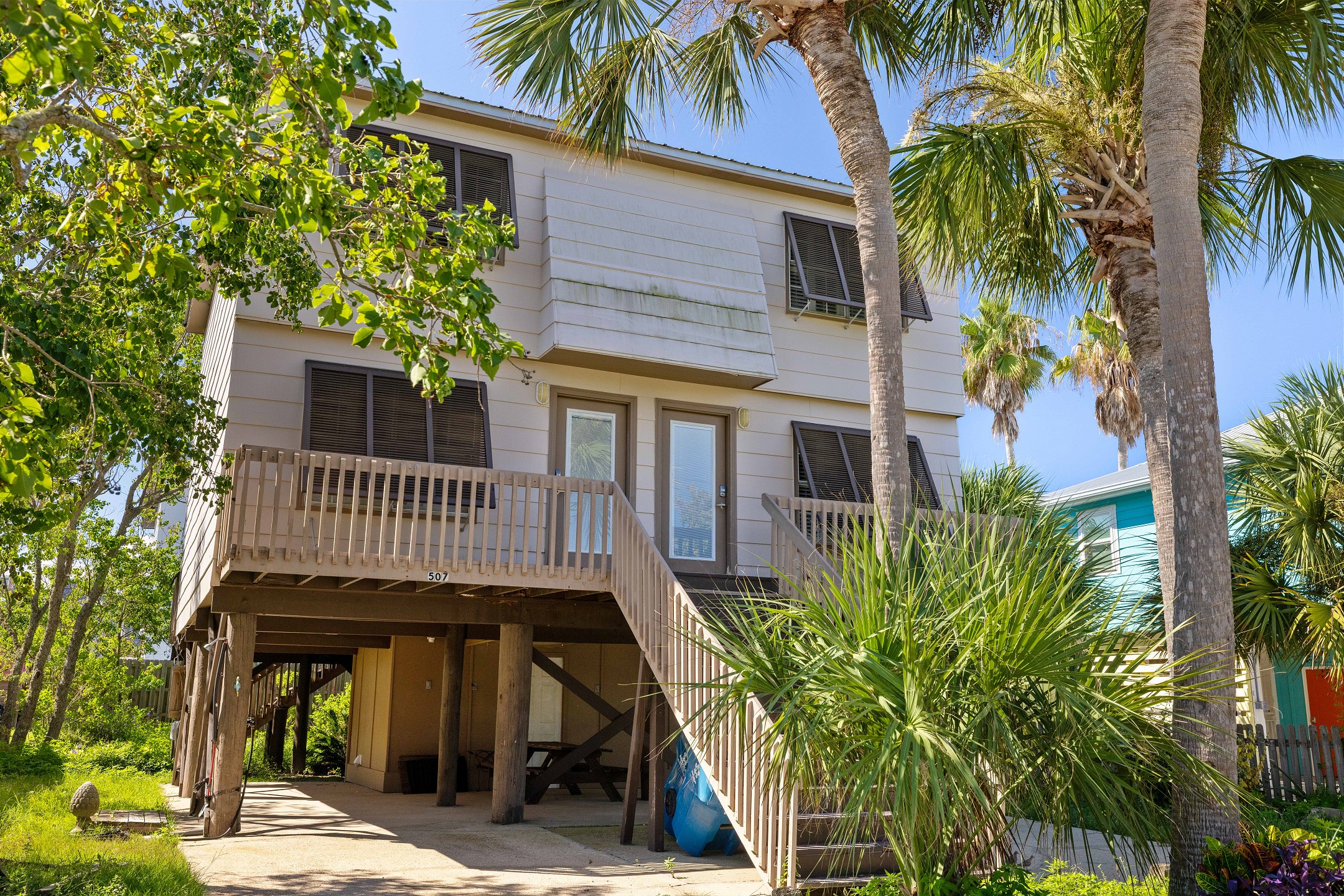3 Palms East
