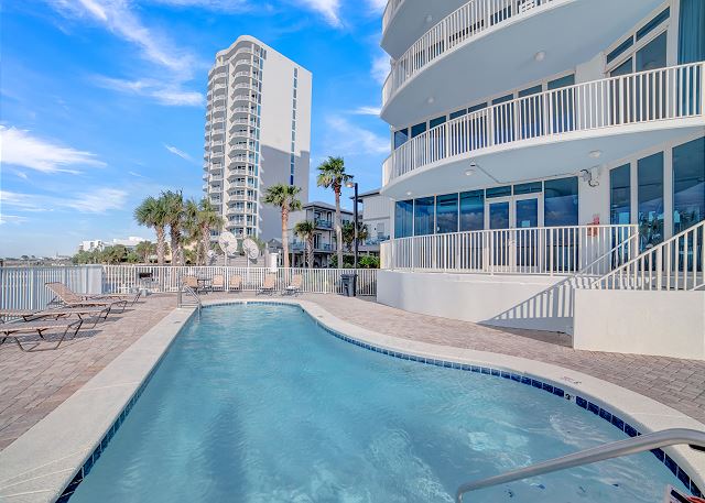 Lagoon Tower 302