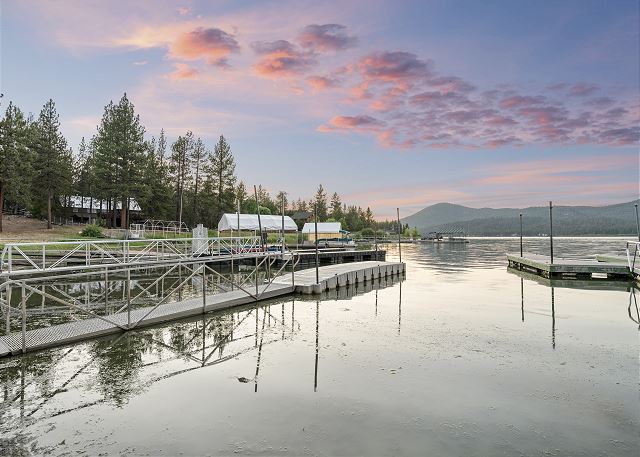 Lakefront Bear Cove - On the Lake 3