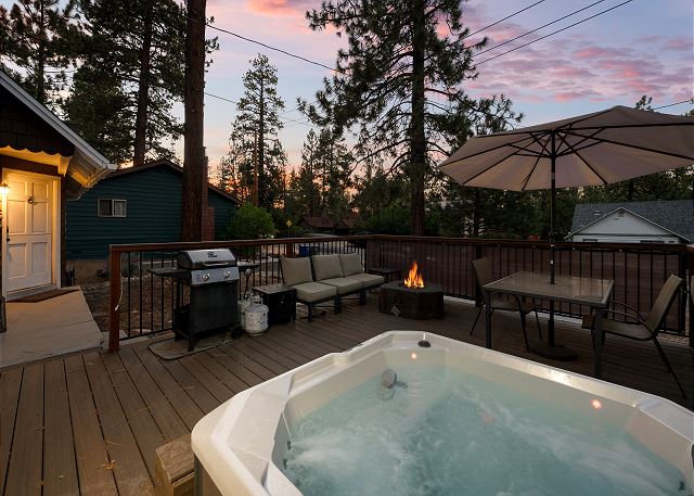 Slopeside Chalet - Close to Lake and Slopes