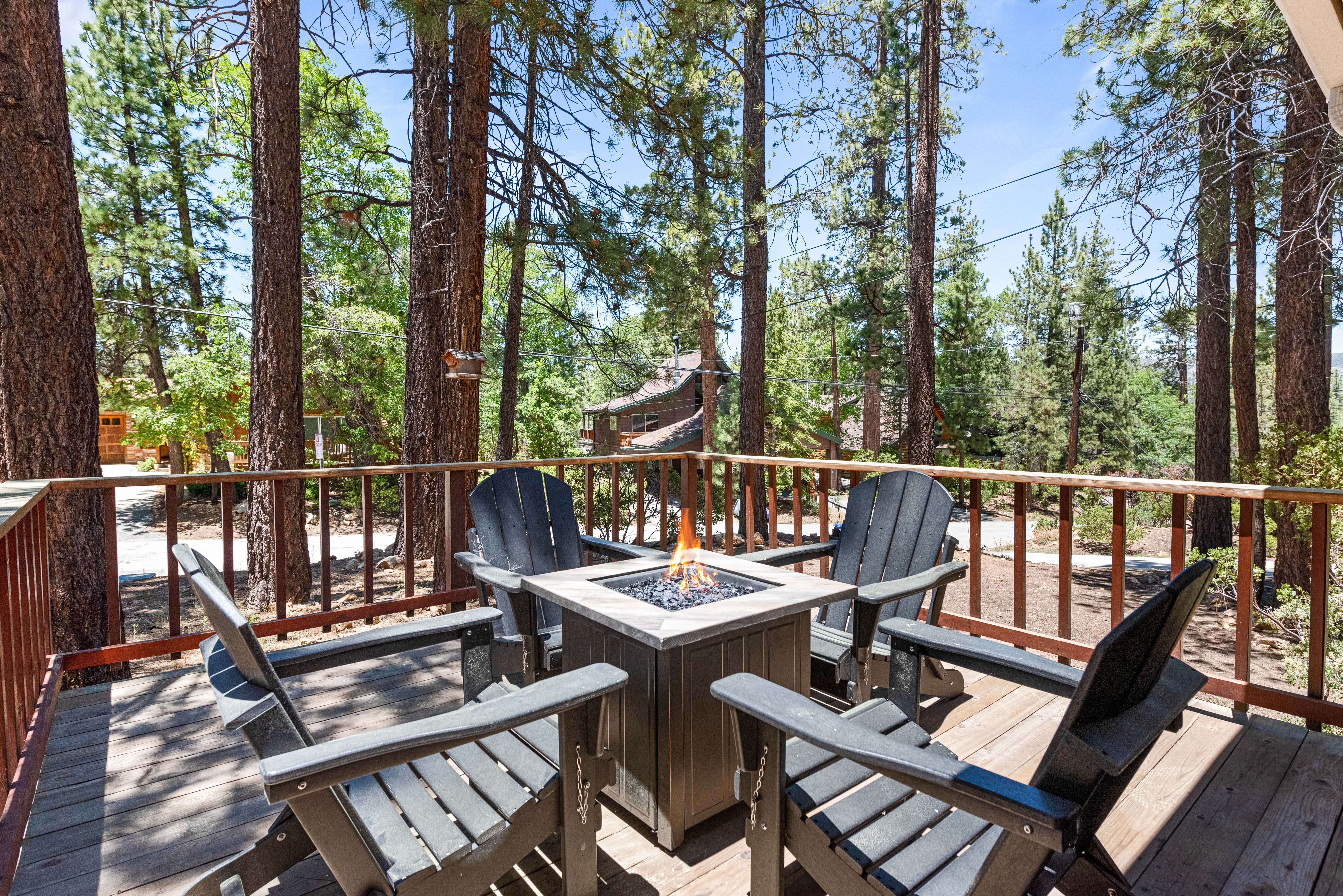 Deck with outdoor propane firepit!