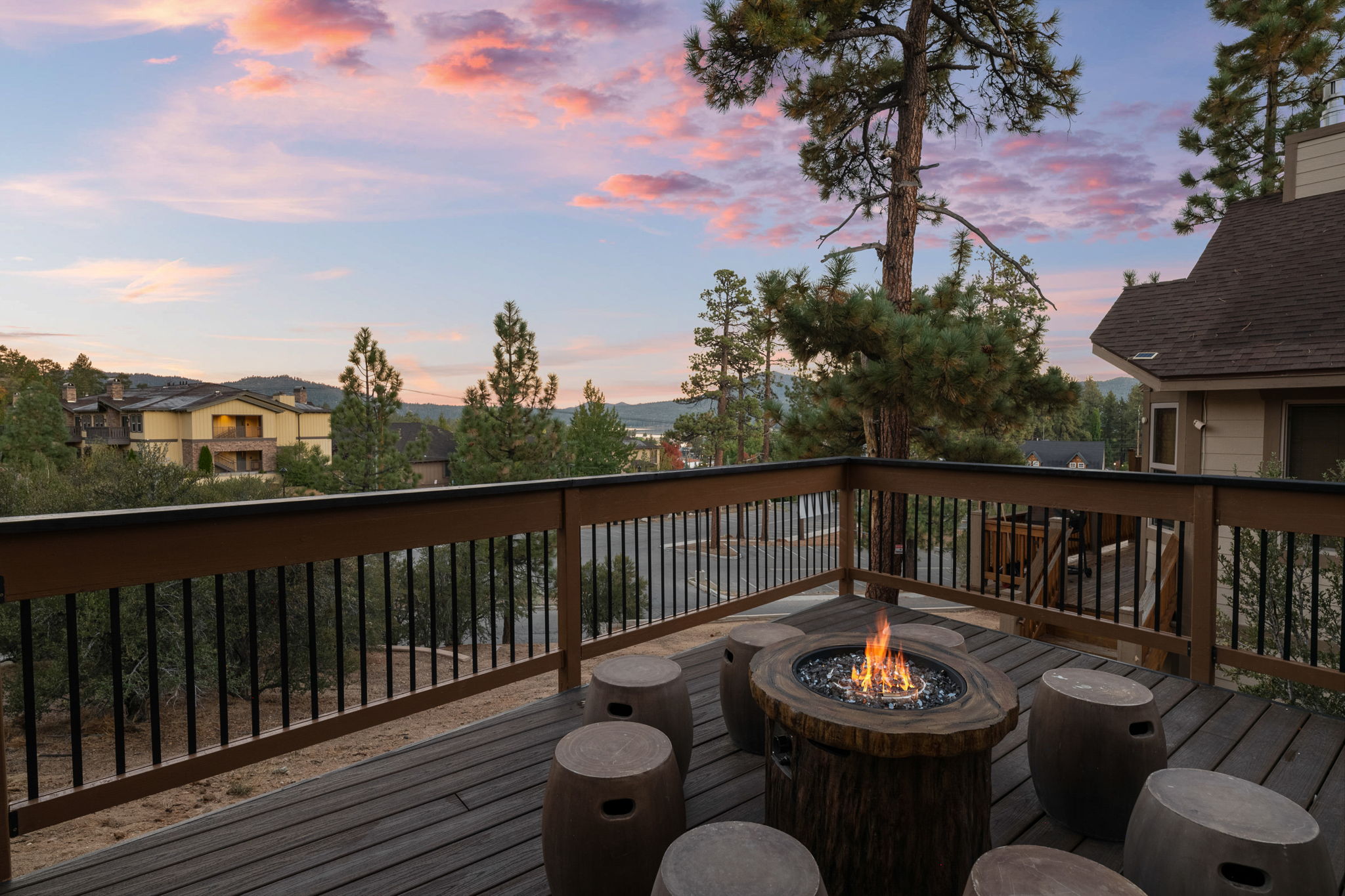 Lakeview Manor - Lakeview & Walk to Lake/Village | Photo 3