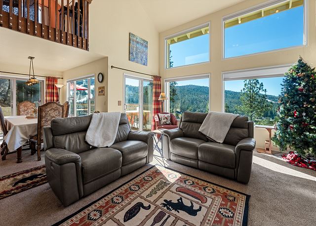 Birch Bear Lodge - Lake Views, Hot Tub, Game Room 2