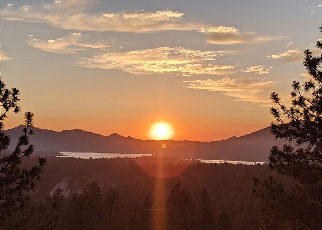 Birch Bear Lodge - Lake Views, Hot Tub, Game Room