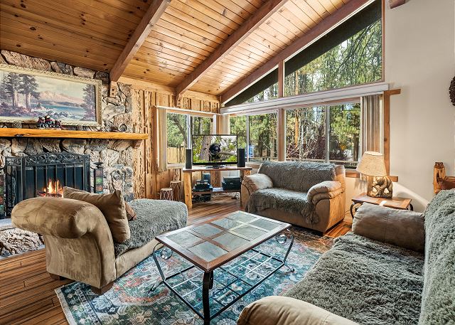 Evergreen Cabin - Walk to Slopes