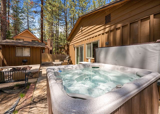 Evergreen Cabin - Walk to Slopes 2