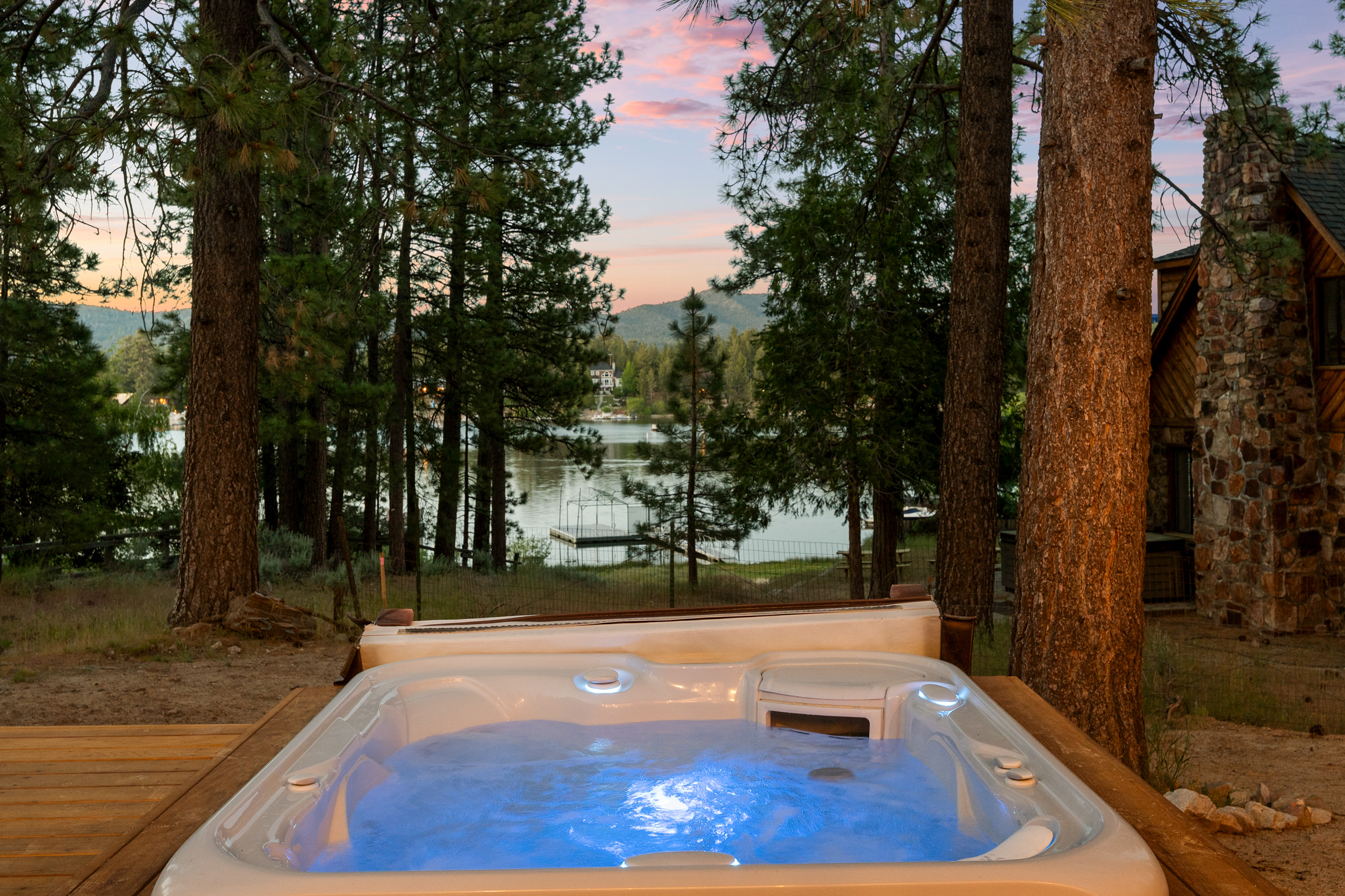 Lakefront Aurora Hygge - On the Lake