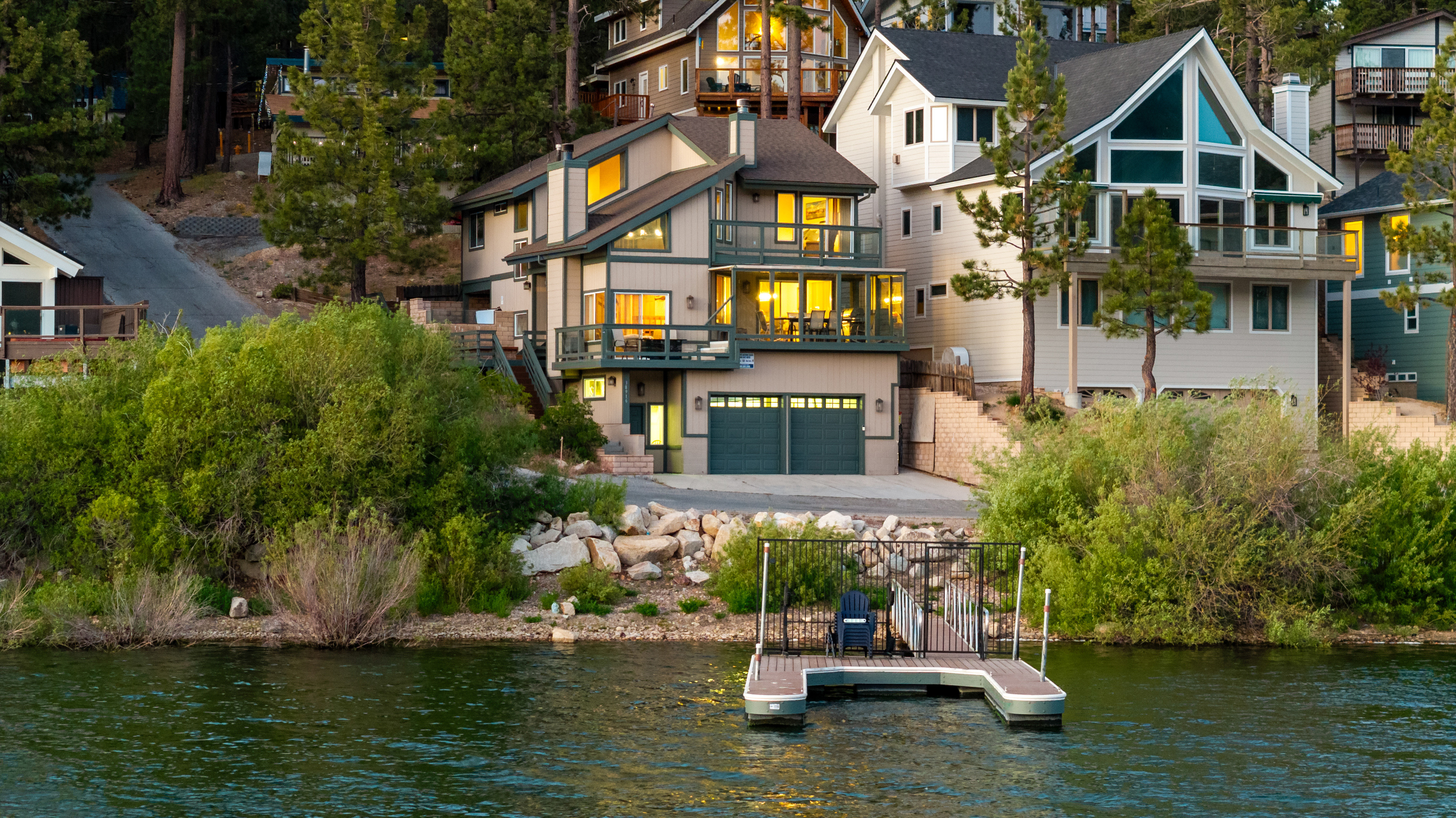 Lakefront Willow Landing Lakehouse - on the Lake