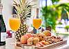 Breakfast on the lanai. 